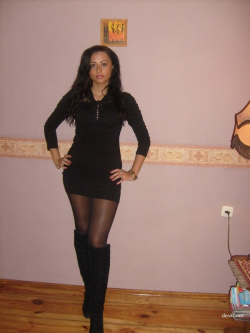 Hot Slut's Home Photos: Explicit Shots of a Sexy Babe