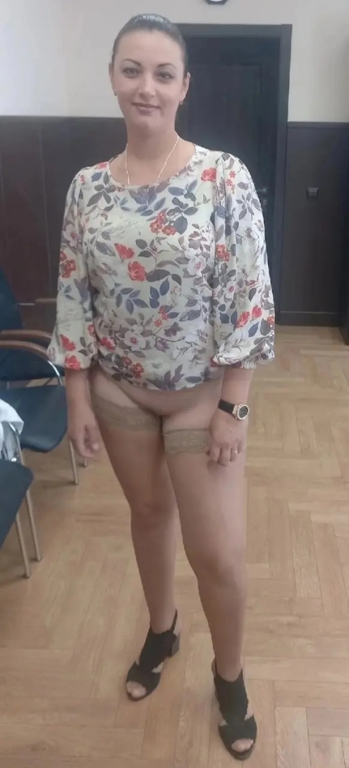 Obedient Secretary Gives Blowjob