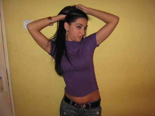 Private Gypsy Photo: Naked Romani Woman Exposing Herself - Explicit Content