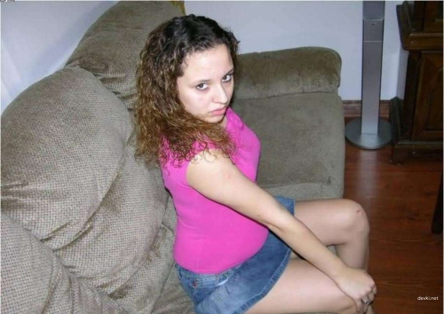 Curvy Babe with Hairy Pussy: Explicit Photo Gallery