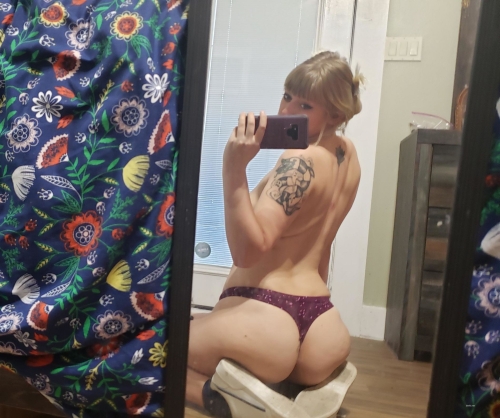 Naughty Nude Selfie Fun: Hot Babe Playing Around Bare Naked
