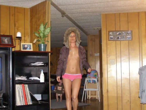 Friend's Girlfriend Gives Blowjob - Explicit Amateur Oral Sex Video