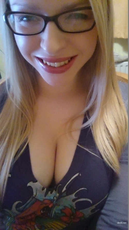 Big Boobed Girl: Explicit Busty Babe with Huge Tits and Cleavage