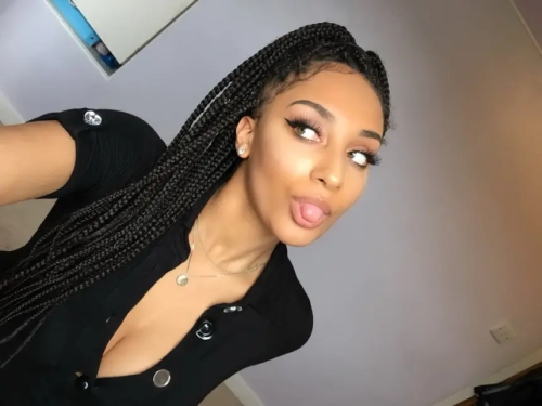 Black babe with stunning sexy body