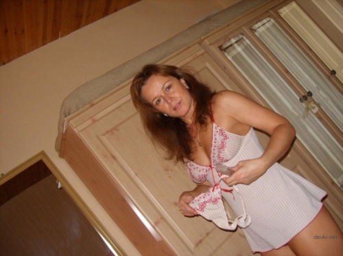 Mature Appetizing Bitch: Seductive MILF Shows Off Her Assets