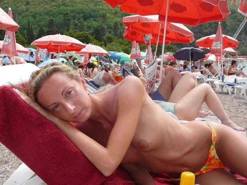 Long-legged woman with a hot ass gets naughty