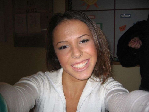 Beautiful Teen Gives Blowjob - Explicit Oral Sex Action