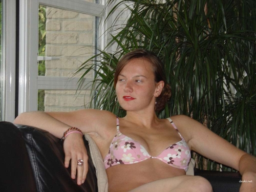 Explicit Nude Girl Photo: Hot Naked Teen in Provocative Pose