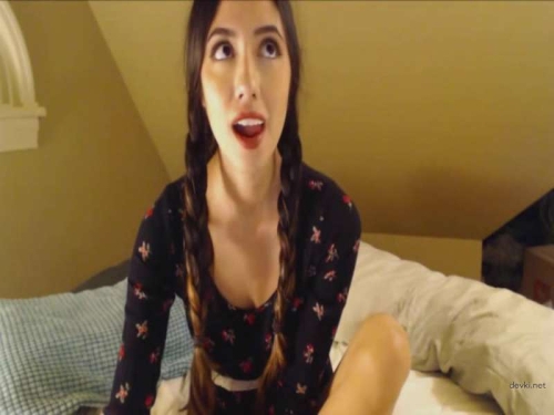 Hot Babe Vibrates Her Clit - Intense Solo Masturbation