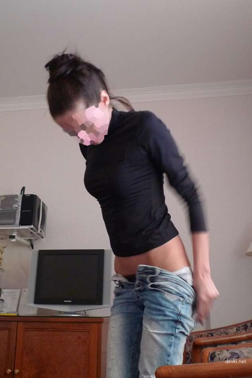 Skinny Nude Girl: Explicit Solo Masturbation Session