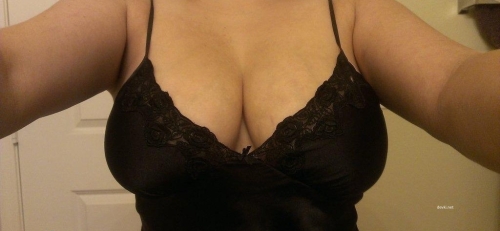 Juicy Naked MILF: Explicit and Sensual Photoshoot