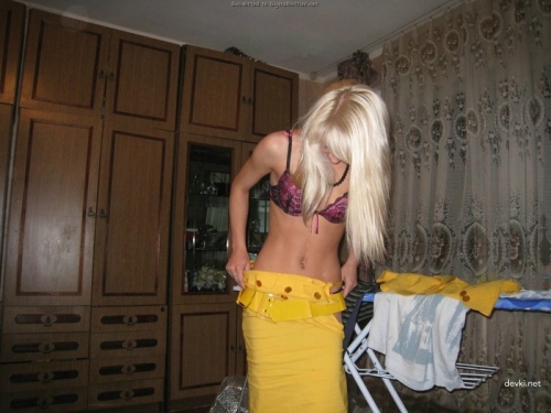 Sexy babe strips on camera for explicit content viewing