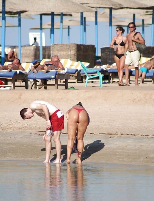 Hot Babes in Thongs on the Beach: Sizzling and Seductive Bikini Babes