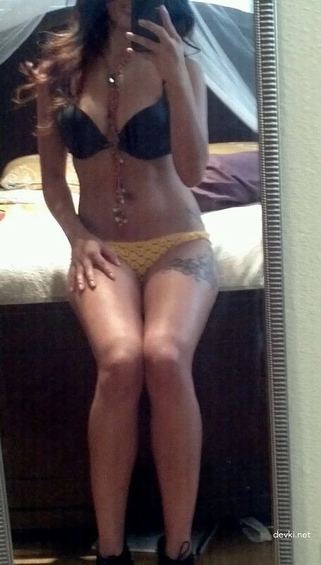 Girl Masturbates in Front of Mirror: Explicit Solo Play and Self-Pleasure