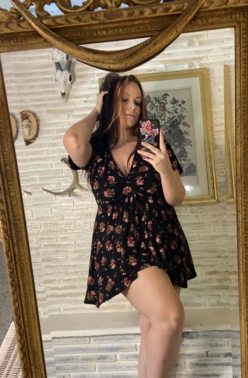 Curvy Woman Flaunting Cleavage in Selfie - Bold and Explicit Display of Curves