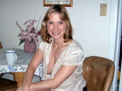 Mature Wife Private Photo: Explicit and Bold Shots of a Hot Mature Woman