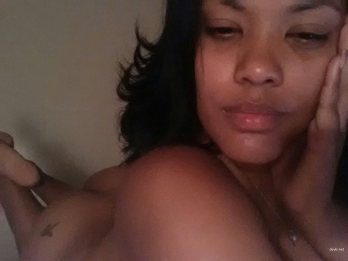 Dark-skinned bitch takes nude selfies - explicit ebony photos.
