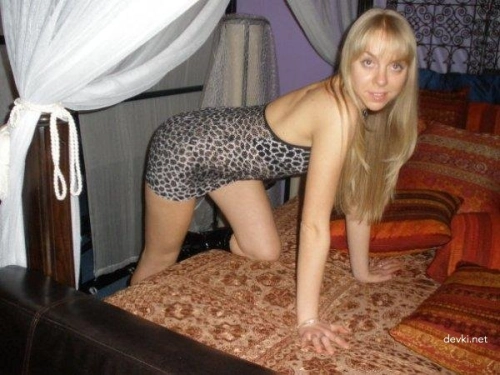 Hot Babe Loves Hardcore Sex with Guys and Girls - Explicit Threesome Action