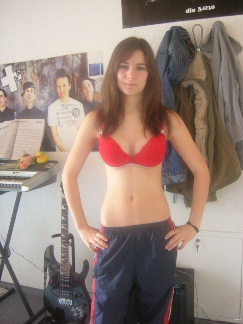 Shy Girl Poses Nude: Explicit and Provocative Photoshoot