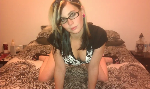 Steamy Scenes: Pantyless Beauty on Bed
