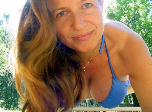 Mature Lady with Luxurious Body - Hot MILF in Explicit Action