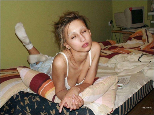 Skinny Girl Homemade Sex: Explicit Amateur Porn Photo