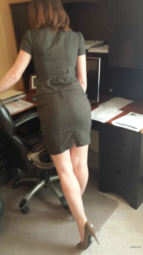 Fully Naked at Work: Shocking Photo Reveals Employee Stripping Down on the Job