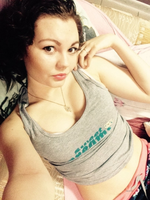 Russian Woman Takes Nude Selfies: Explicit Moscow Photoshoot