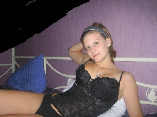 Hot Topless Redhead Babe: Sexy Nude Model Poses Seductively