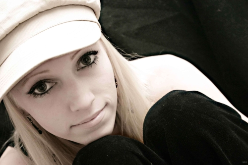 Seductive Teen Erotica: Sweet Girl's Explicit Beauty Captured in Sensual Photo