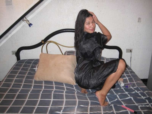 Asian babe explores new vibrator in explicit solo play