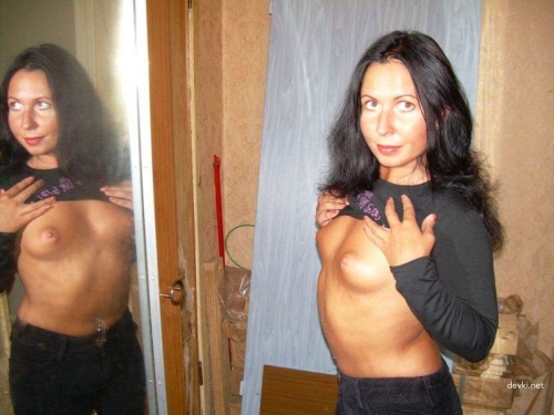 Hot Tanned MILF in Stockings - Explicit Sun-Kissed Beauty