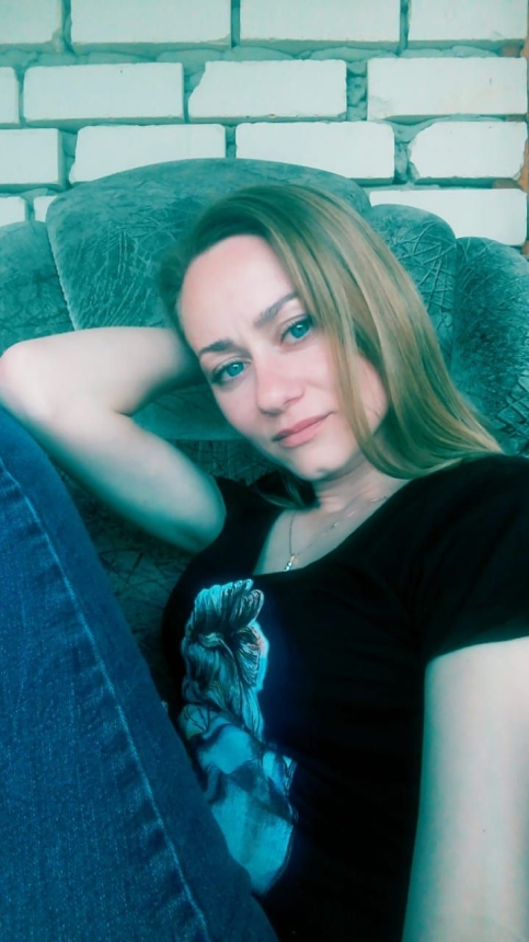 Husband Shares Wife's Explicit Intimate Photos - Shocking Betrayal Exposed