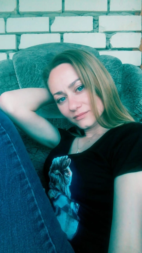Husband Shares Wife's Explicit Intimate Photos - Shocking Betrayal Exposed