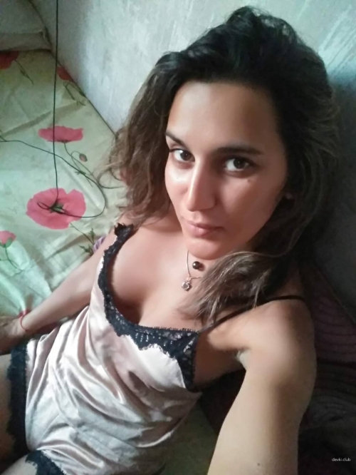 Hot Girl from Dating Site Exposed - Explicit Photos