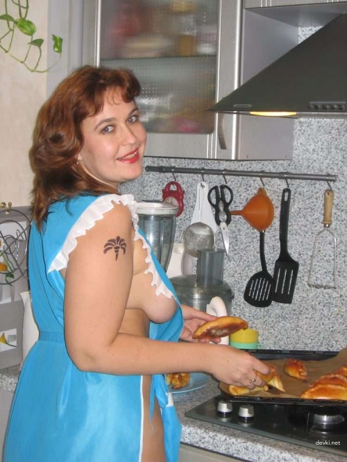 Russian Woman Private Photo: Explicitly Bold and Sensual Portrait