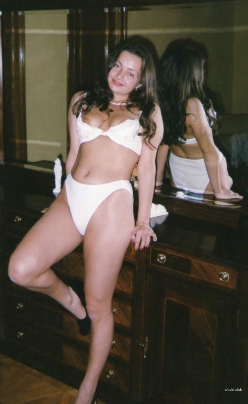 Seductive Wife's Stunning Photo - Explicit Beauty and Sensuality Captured