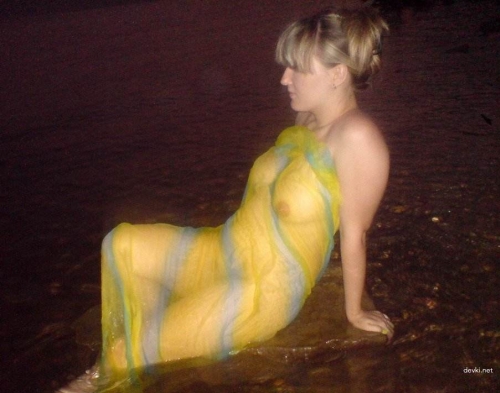 Amateur Vacation Wife Photo: Hot and Explicit Beach Shots
