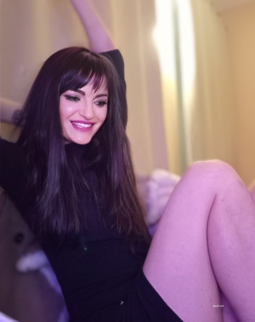 Young Beauty with Tight Ass - Explicit Photo Collection