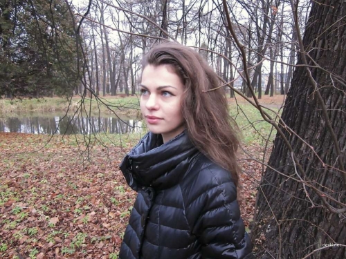 Out for a Walk with Girlfriend: Bold and Explicit Outdoor Adventure