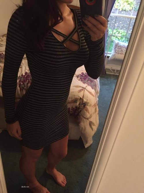 Sexy Babe with Gorgeous Booty - Hot and Curvy Ass Photos
