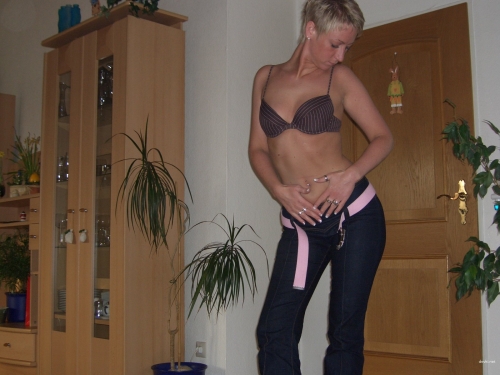 Hot Babe Fingering Her Wet Pussy - Explicit Solo Masturbation