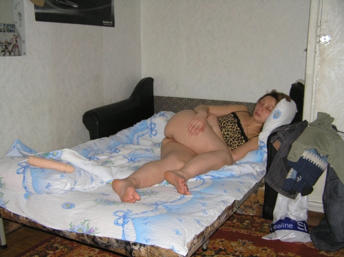 Married Couple Gets Naughty in Dorm Room - Hot Amateur Sex Tape