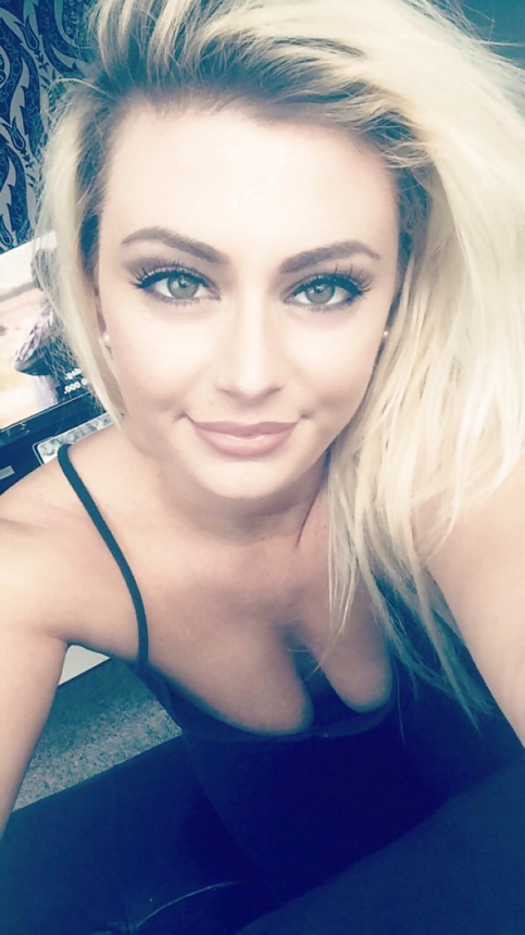Seductive Blonde Takes Intimate Selfie - Explicit Content!