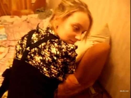Facial Cumshot on Teen Girl - Hardcore Bukkake Porn Action