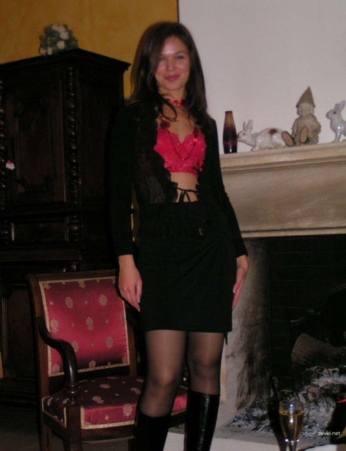 Hot Babe Uninhibited - Explicit Young Woman without Inhibitions