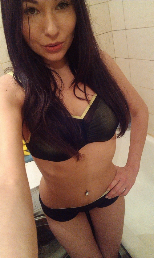 Hot Bath Selfie of Sexy Girl - Explicit and Seductive Bathroom Photo