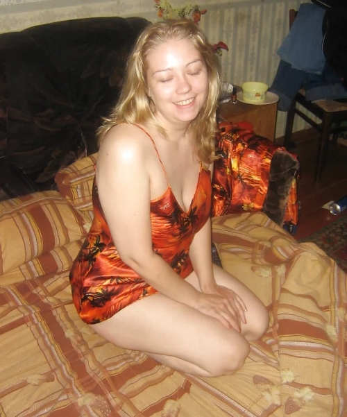 Seductive Brunette Beauty: Stunning Girl in Lingerie - Sensual and Alluring Photo!