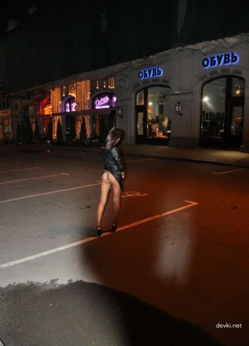 Naked Street Flashing: Public Nudity and Exhibitionism Porn Pic