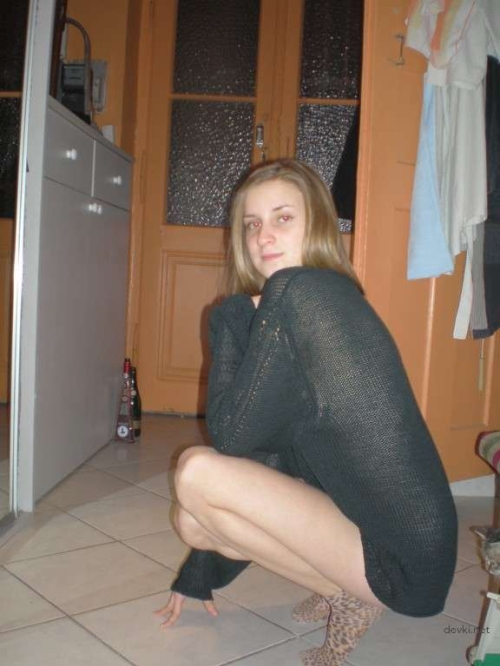 Slim Girl Private Erotic Photos: Explicit and Sensual Content